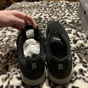 ASICS men’s shoe size 8